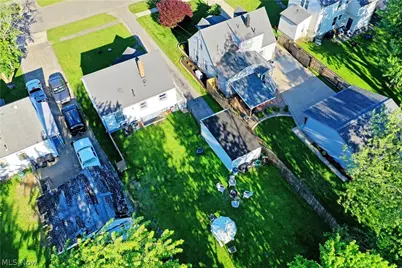 394 Meadowbrook Avenue SE, Warren, OH 44483 - Photo 6