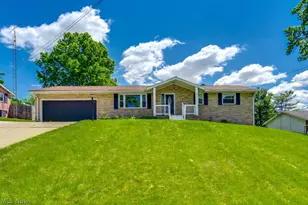 1704 Plymouth Knoll Ave NW, Massillon, OH 44646 - Photo 2