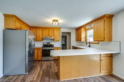 1704 Plymouth Knoll Avenue NW, Massillon, OH 44646 - Photo 8