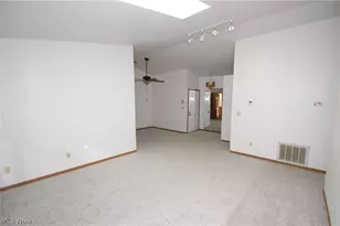 1327 Fox Run Dr, Boardman, OH 44512 - Photo 6