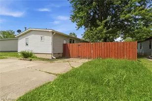 490 Arabian Ct, LaGrange, OH 44050 - Photo 28