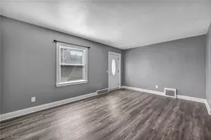 208 Longfellow St, Elyria, OH 44035 - Photo 8
