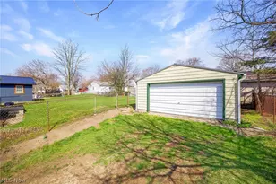 941 Carnegie Ave, Akron, OH 44314 - Photo 2