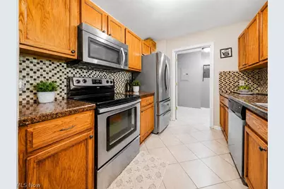 3371 Lenox Village #155, Fairlawn, OH 44333 - Photo 6