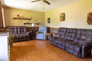 333 Hilan Ave SW, New Philadelphia, OH 44663 - Photo 2