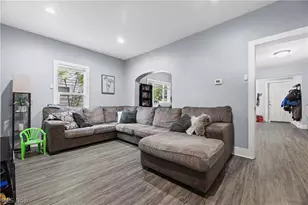 761 Carlysle St, Akron, OH 44310 - Photo 4