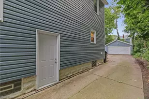 761 Carlysle St, Akron, OH 44310 - Photo 28