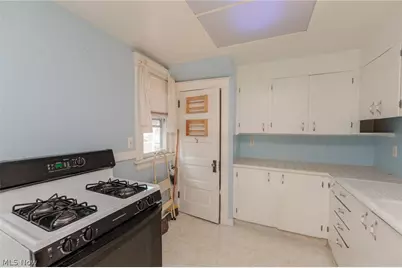 1301 Mathews Avenue, Oakwood, OH 44107 - Photo 12