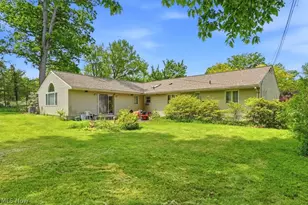189 Pembroke Rd, Akron, OH 44333 - Photo 2