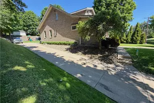 2029 St Clair Ave, East Liverpool, OH 43920 - Photo 6