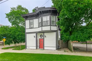 2055 W 65th St, Loveland, OH 44102 - Photo 2