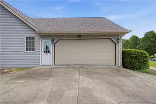 204 Colonial Dr, Canfield, OH 44406 - Photo 36