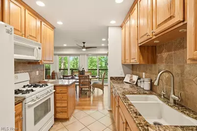 881 Gaylord Grove Road, Cuyahoga Falls, OH 44221 - Photo 24