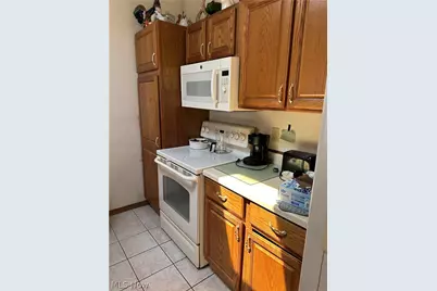 25235 Suwanee Avenue, Oakwood, OH 44146 - Photo 2