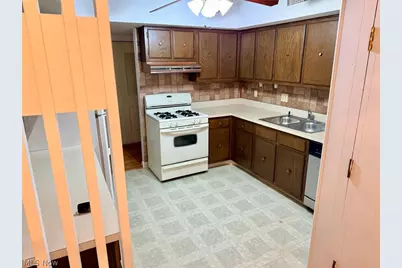 6250 Greenwood Parkway #202, Sagamore Hills, OH 44067 - Photo 4