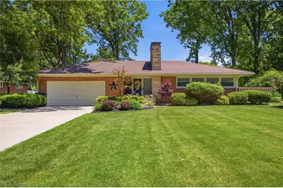277 Marwood Drive SE, Warren, OH 44484 - Photo 1