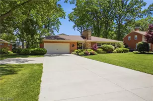 277 Marwood Dr SE, Warren, OH 44484 - Photo 2