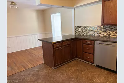 815 S Nearing Circle, Geneva, OH 44041 - Photo 6
