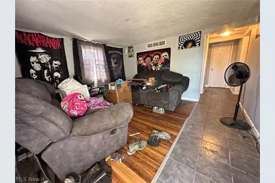2907 25th Street NE, Canton, OH 44705 - Photo 2