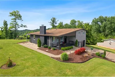 2506 Valley View Drive, Belpre, OH 45714 - Photo 2