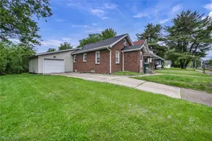 1915 4th St NE, Canton, OH 44704 - Photo 2