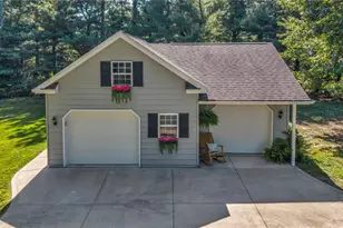1176 Meadow Spur Dr, Akron, OH 44333 - Photo 2