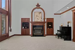 298 Village Dr, Grandview Heights, OH 44147 - Photo 8