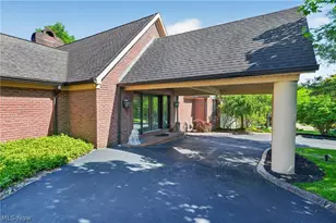 6145 Pebble Beach Ct, Canfield, OH 44406 - Photo 2