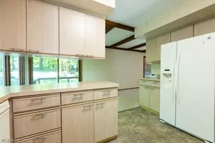 7360 Ledgewood Dr, Kirtland, OH 44094 - Photo 10