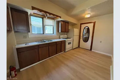 565 Brown Street, Akron, OH 44311 - Photo 2