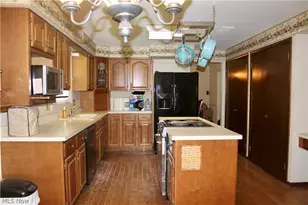339 Country Club Blvd, Weirton, WV 26062 - Photo 8