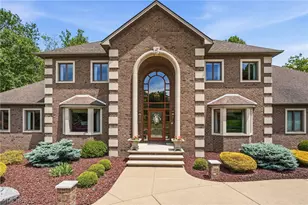 1337 Meadowood Cir, Poland, OH 44514 - Photo 2