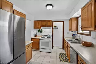 35577 Freed Dr, Eastlake, OH 44095 - Photo 10