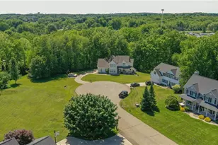 2692 Pitcher Plant Ct, Uniontown, OH 44685 - Photo 4