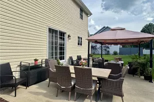 10520 Carrousel Woods Dr, New Middletown, OH 44442 - Photo 6