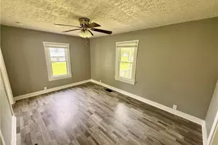 552 Gray St, Zanesville, OH 43701 - Photo 10