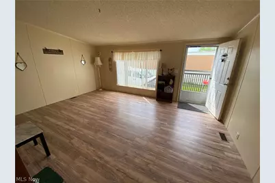 150 Rolling Acres Circle W, Massillon, OH 44647 - Photo 6