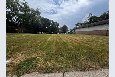444 Sumner Street, Akron, OH 44304 - Photo 2
