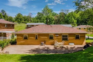 136 McHendry St, Weirton, WV 26062 - Photo 4