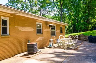 136 McHendry St, Weirton, WV 26062 - Photo 6