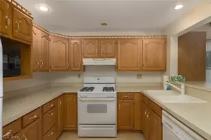 668 Highland Ave, Wadsworth, OH 44281 - Photo 10