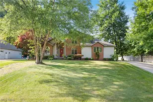 1938 Fairway Dr, Uniontown, OH 44685 - Photo 2