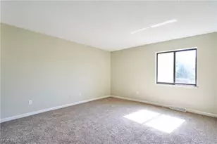 880 Hampton Ridge Dr, Akron, OH 44313 - Photo 18