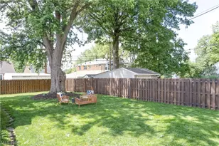 8111 Thornton Dr, Parma, OH 44129 - Photo 38