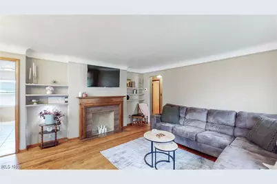 8111 Thornton Drive, Parma, OH 44129 - Photo 4