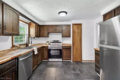 7926 Price Schaffer Road, Hubbard, OH 44425 - Photo 2