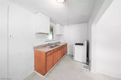 148 Saint Louis Avenue, Youngstown, OH 44507 - Photo 2
