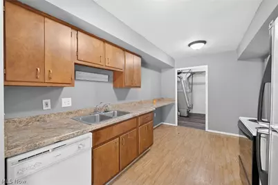 9582 Fernwood Drive, Olmsted Falls, OH 44138 - Photo 12