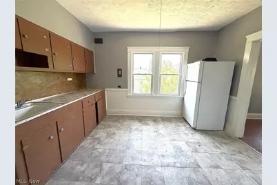 10514 Lamontier Avenue, Loveland, OH 44104 - Photo 32