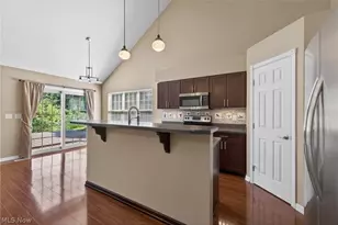 312 Lakebreeze Cove, Eastlake, OH 44095 - Photo 10